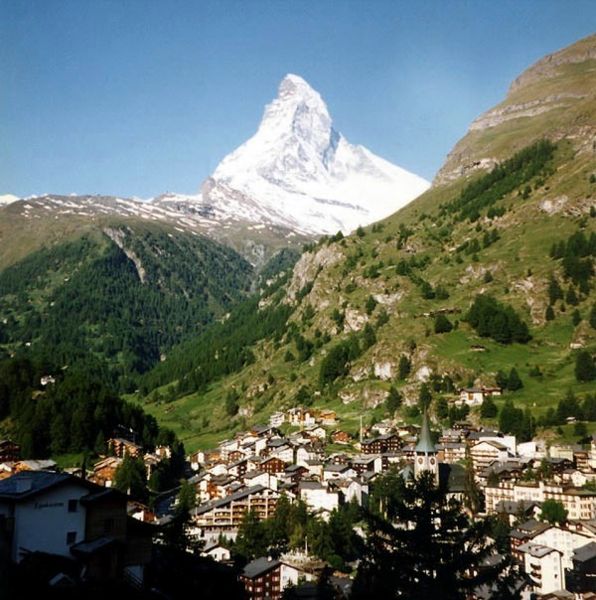 596px-Zermatt_and_Matterhorn.jpg